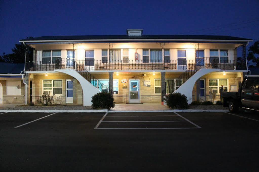 Horse Cave Motel Exterior photo